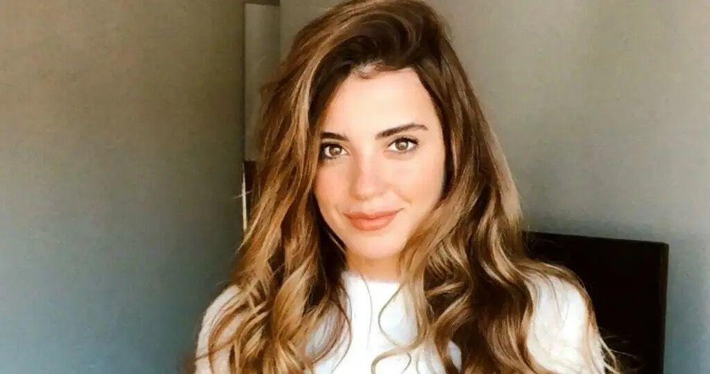 Ezgi Eyüboğlu'nun tatil pozları gündem oldu: Kombini dikkat çekti