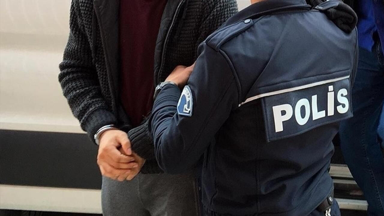 Aranan şüpheli 11 yaşındaki çocuğu rehin aldı