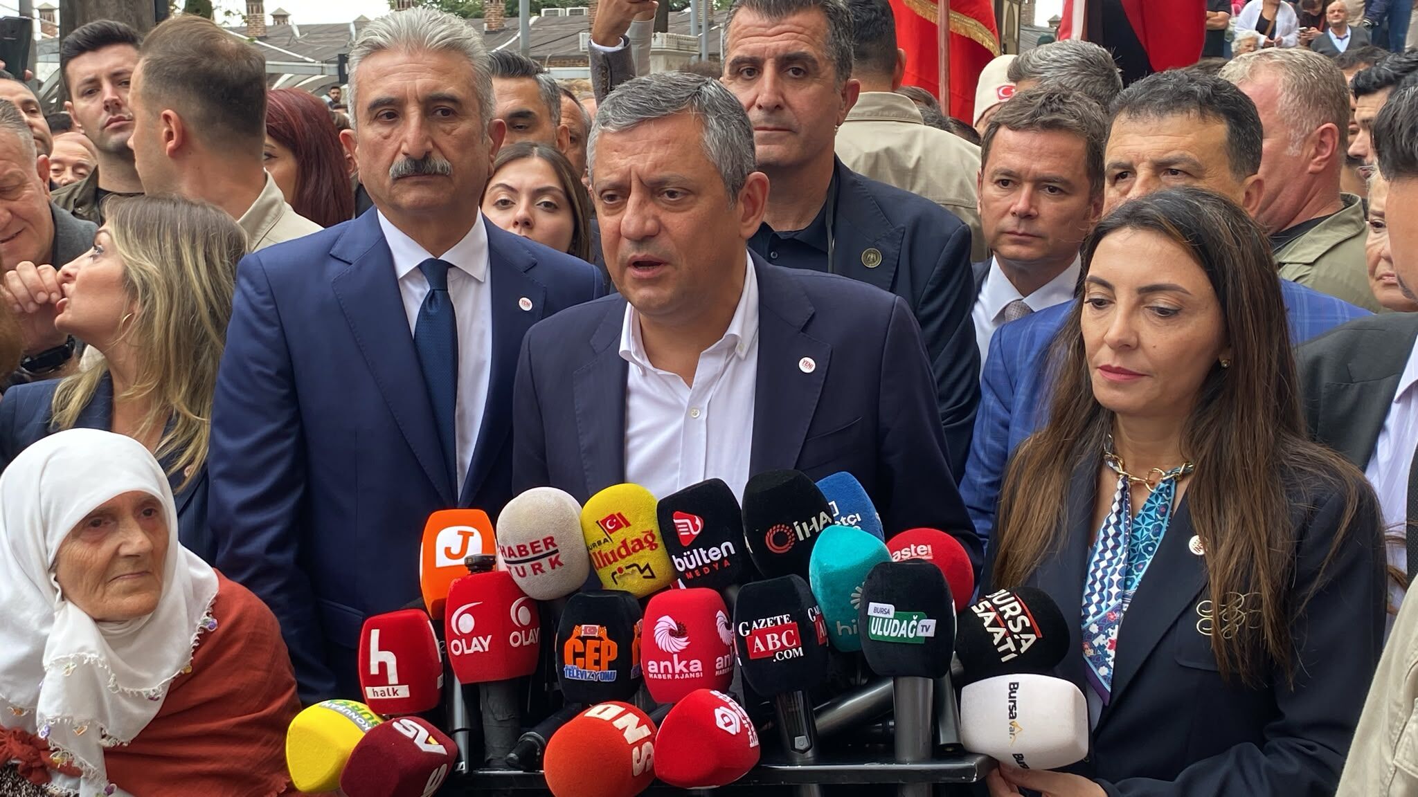 Özgür Özel’den Bursa’da Bozbey açıklaması: “Yeni Parti rozetini ben takacağım”