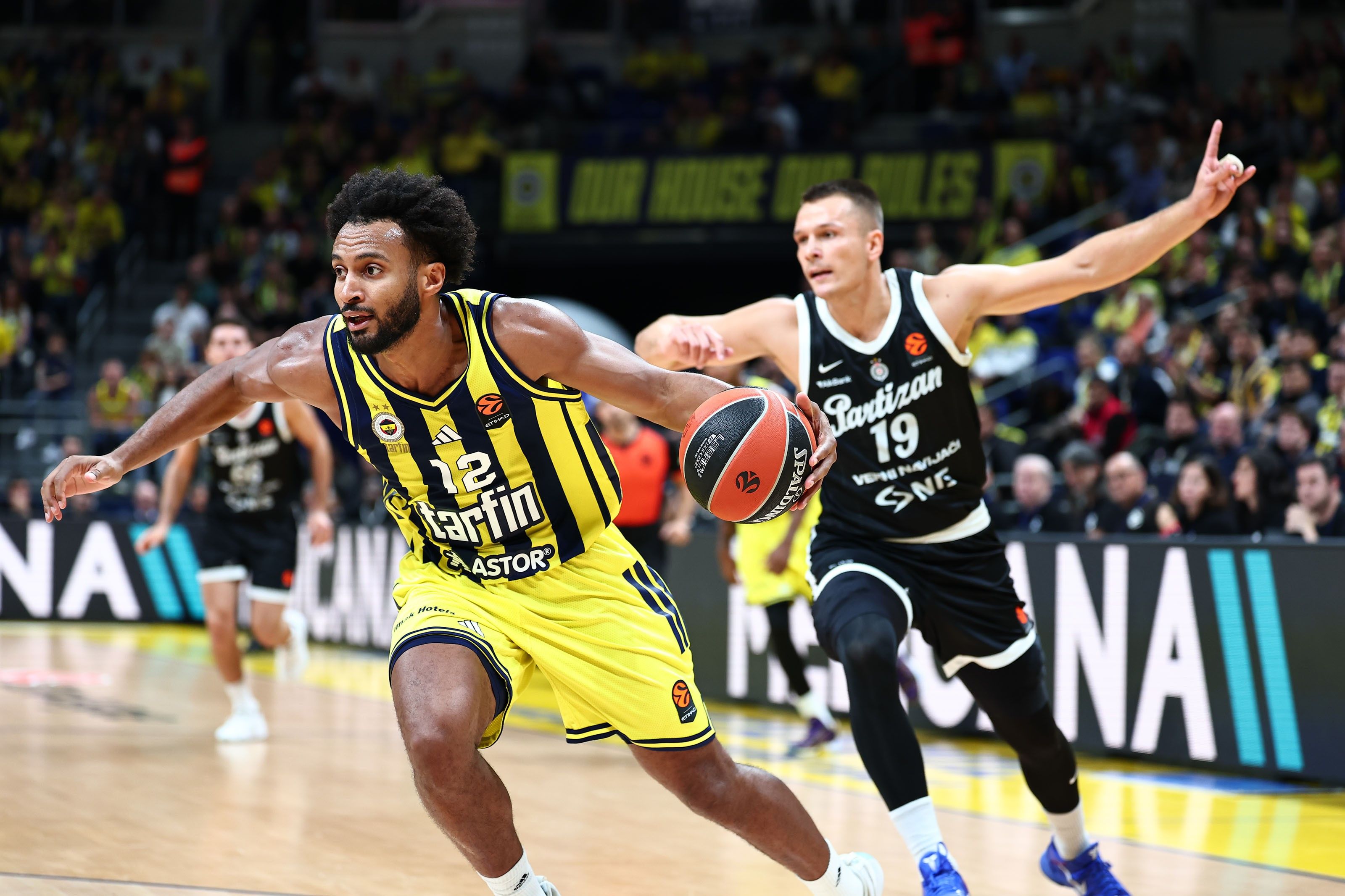 Fenerbahçe ikinci yarıda açıldı: Partizan’ı devirdi