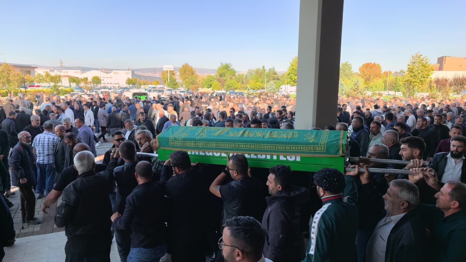 Bursa’da 39 yaşında hayatını kaybeden iş yeri sahibi son yolculuğuna uğurlandı
