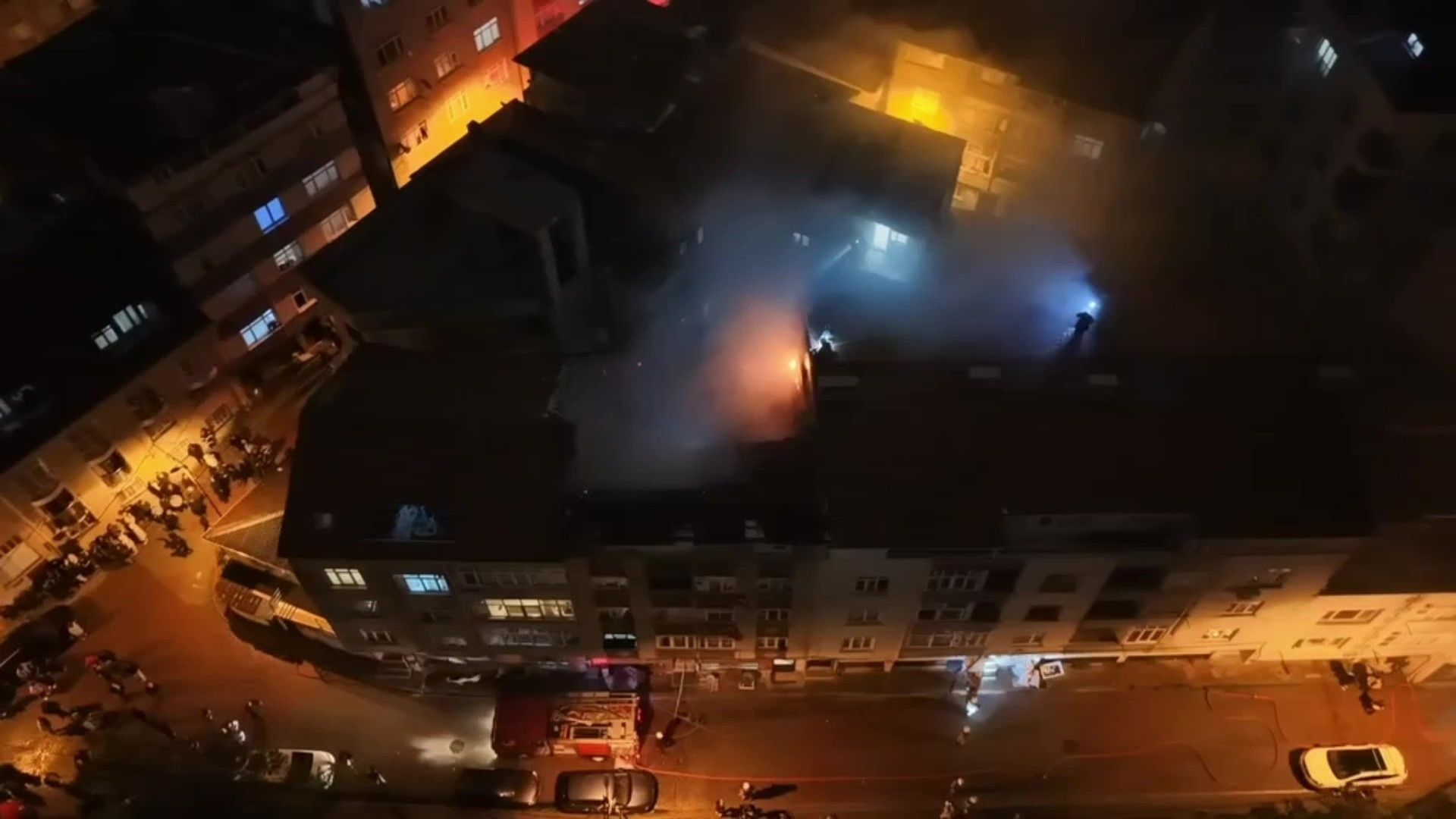 Kağıthane'de 5 katlı binada yangın! Paniğe neden oldu