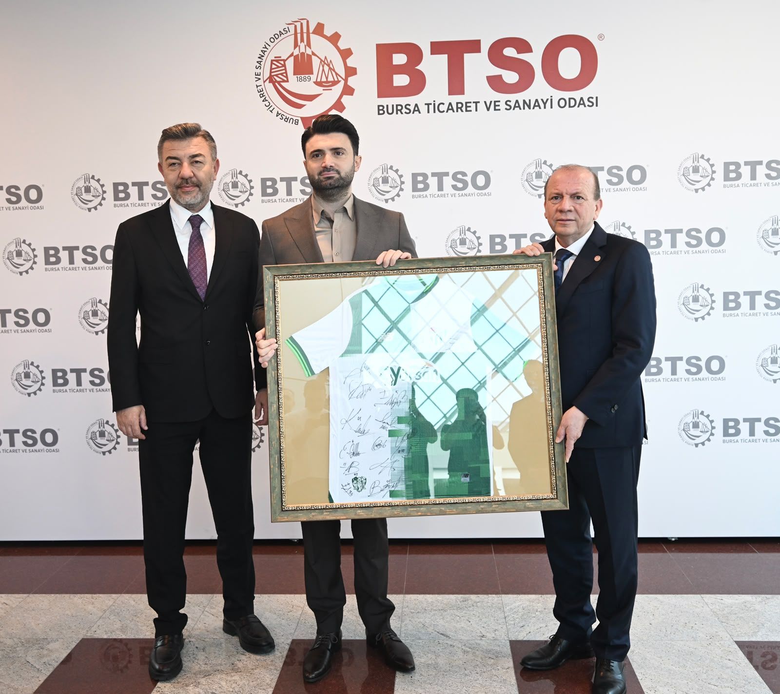 Bursaspor Forması Hediye Takdimi
