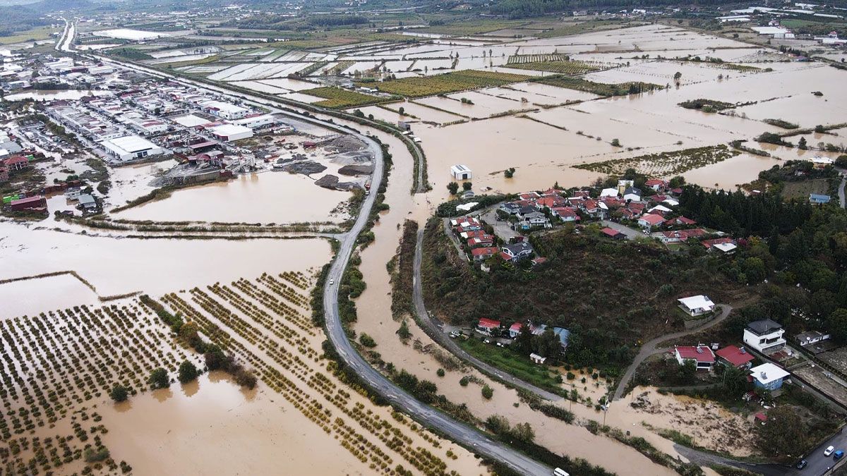Muğla’da sağanak hayatı durma noktasına getirdi