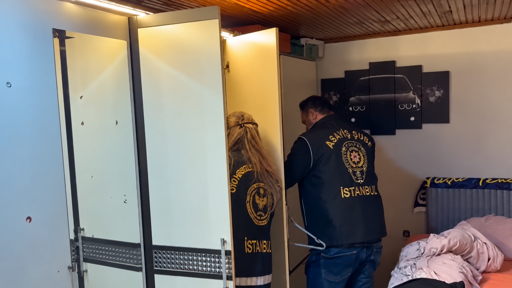 Dolapta Sıcak Işıkta İnceleme