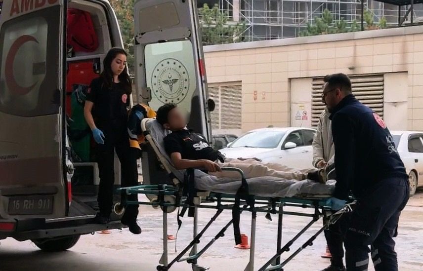 Bursa’da korkutan olay! 13 yaşındaki çocuğun karnına demir tel saplandı