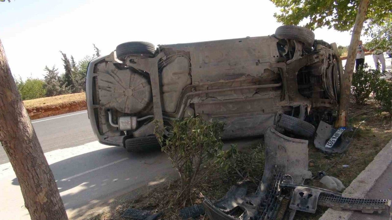 Kilis’te iki otomobil çarpıştı: 2 yaralı