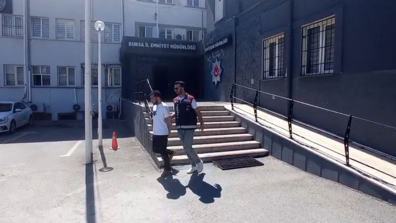 Bursa'da ATM’ye geleni sahte dekontla dolandırdı, polisten kaçamadı