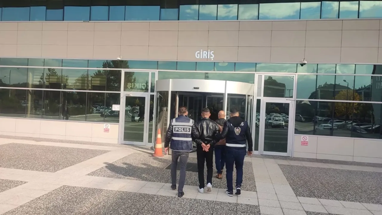 Dedesinin evini soyan torun tutuklandı