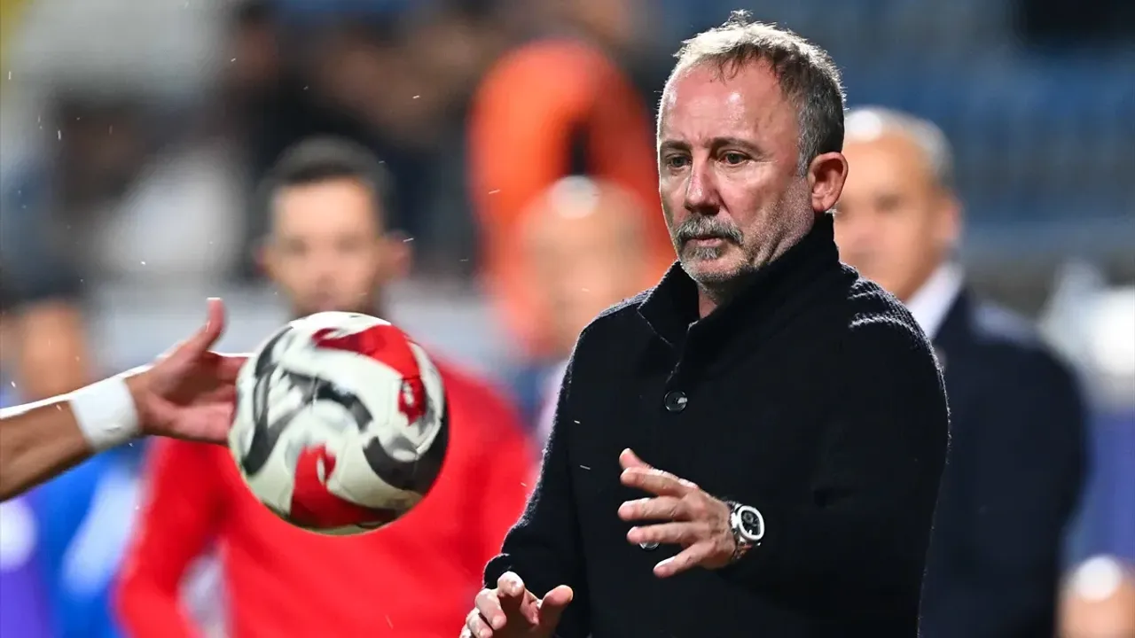 Beşiktaş taraftarından Sergen Yalçın'a tepki