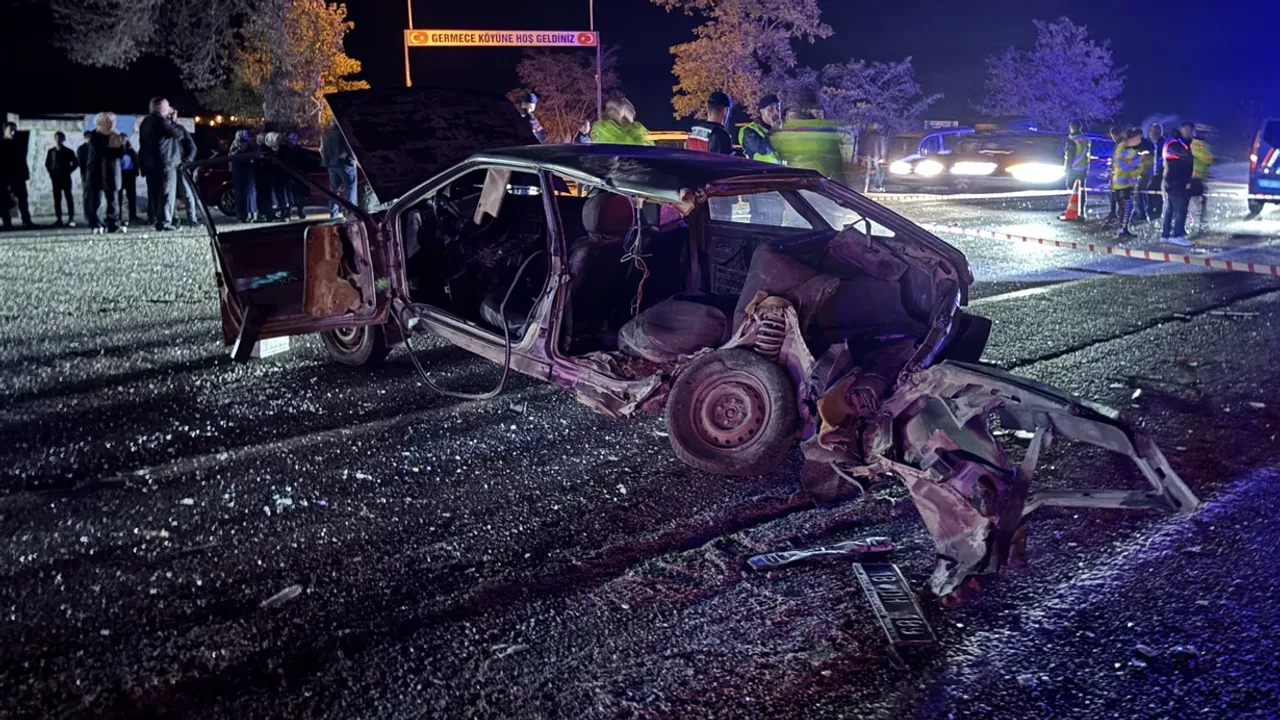 İki otomobilin çarpışması can kaybıyla sonuçlandı