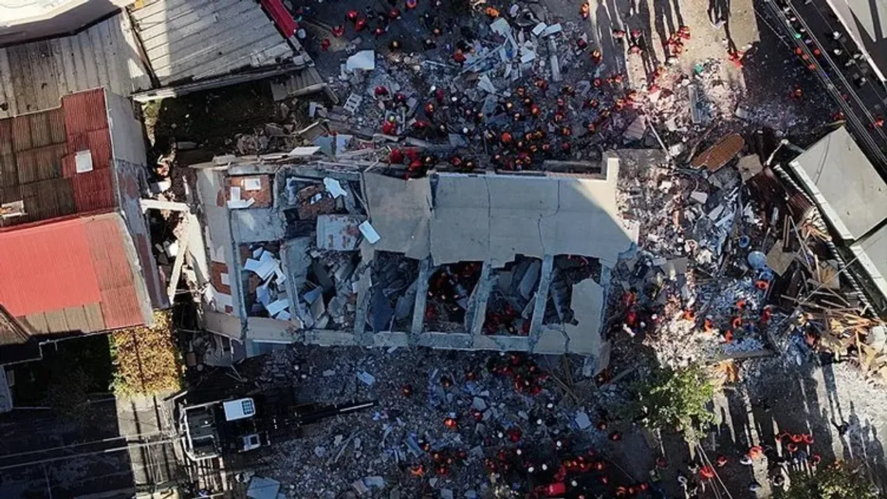 19 saat sonra enkazdan haber geldi