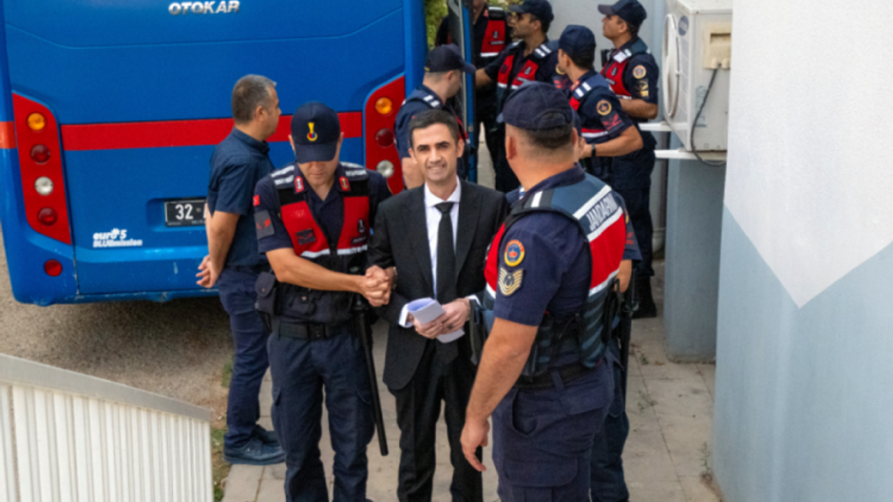 Eski belediye başkanına hapis şoku!