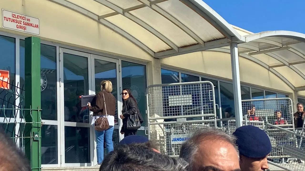 İmamoğlu'nun diploma davasında itiraz üzerine salon değişti - Bursa Saati  Gazetesi