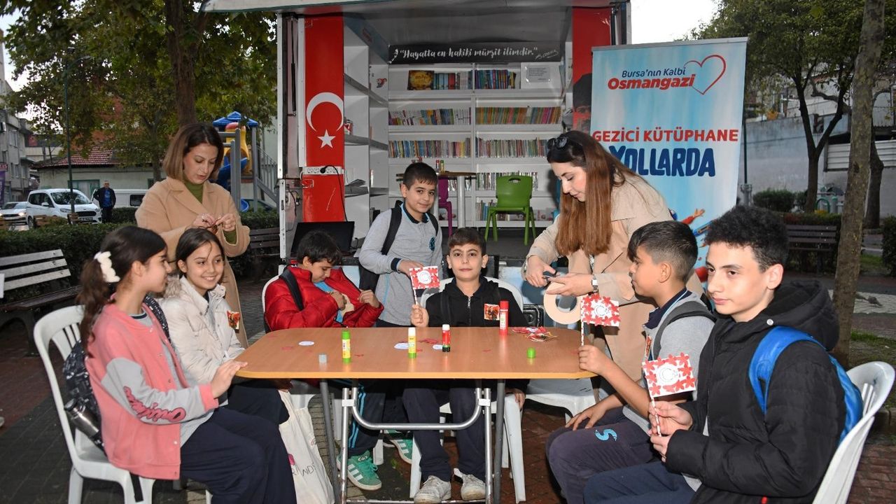 Gezici kütüphaneden çocuklara özel bayram turu