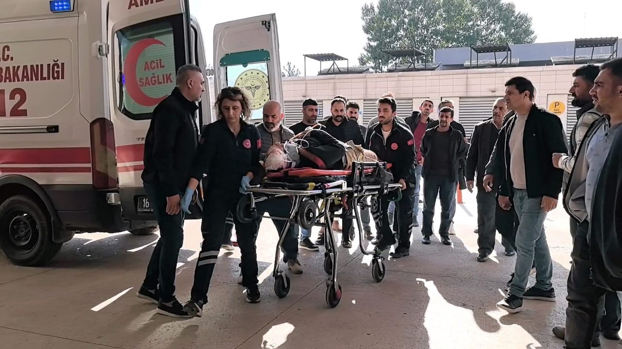 Bursa'da işçi iskelenin altında kaldı!