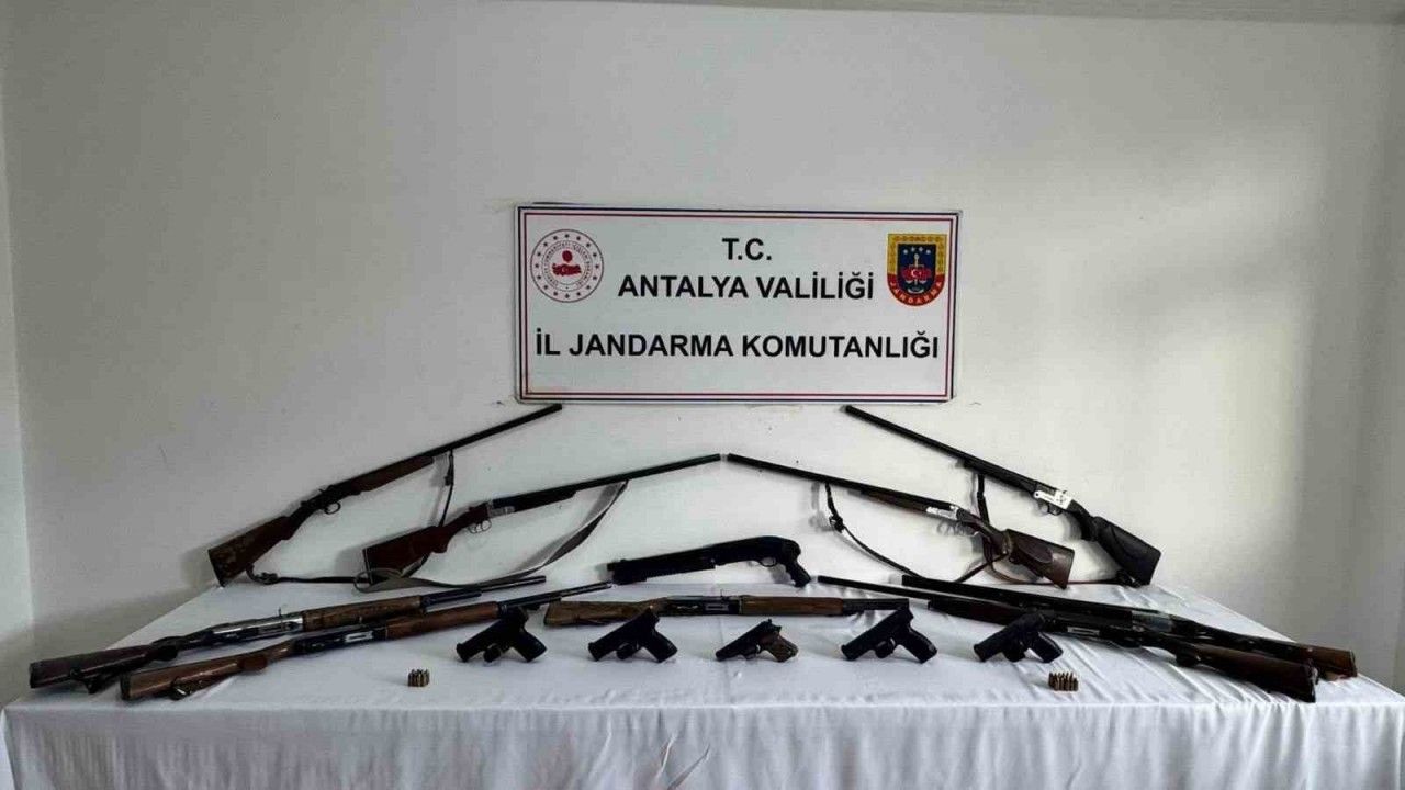 Alanya’da 15 ruhsatsız silah ele geçirildi