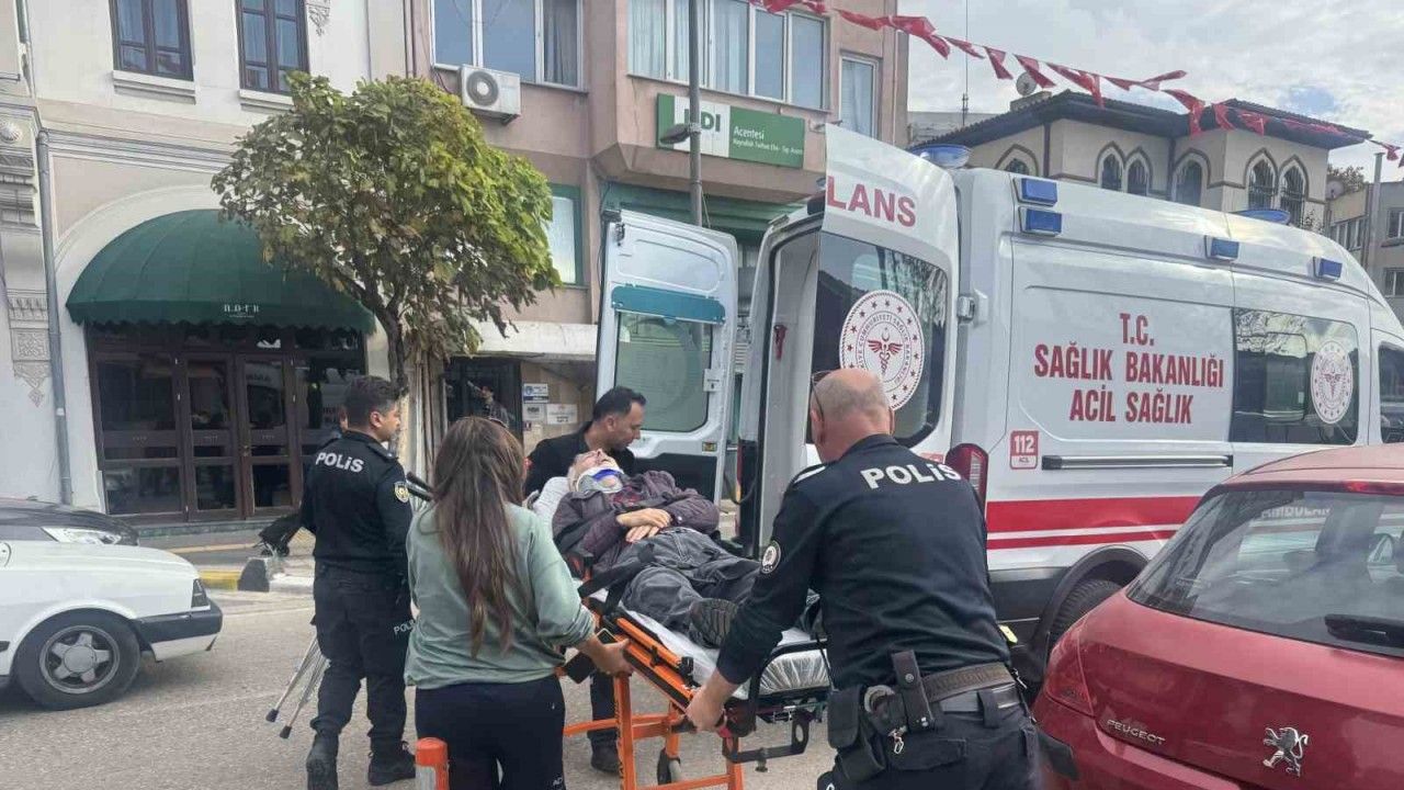 Bandırma’da yaşlı adam fenalaşarak hastaneye kaldırıldı
