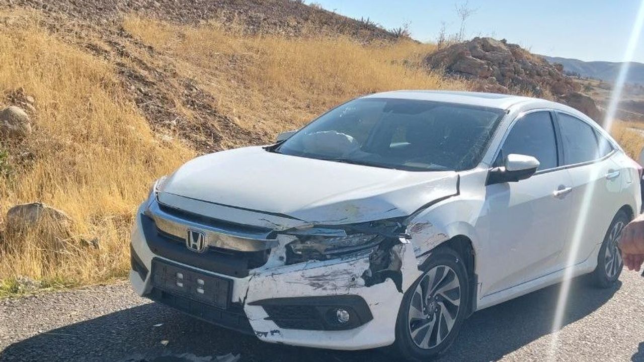 Batman’da pikap ile otomobil kafa kafaya çarpıştı