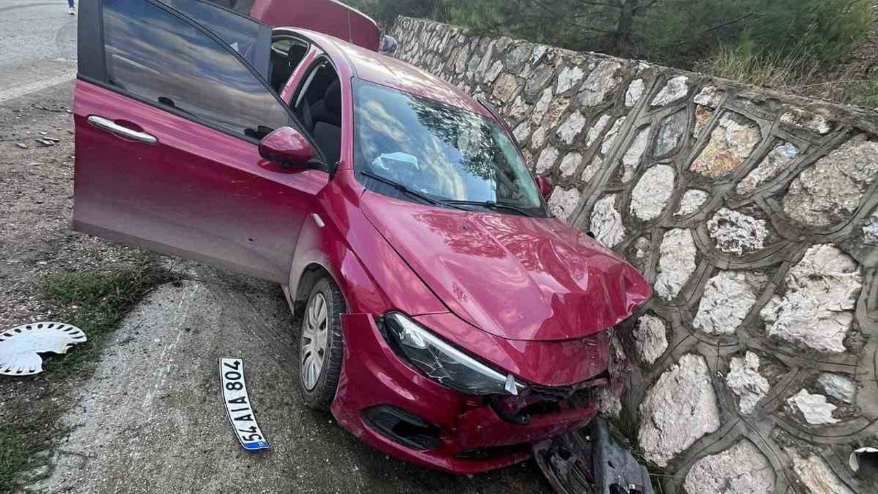 Bilecik’te iki otomobil kafa kafaya çarpıştı: 4 yaralı