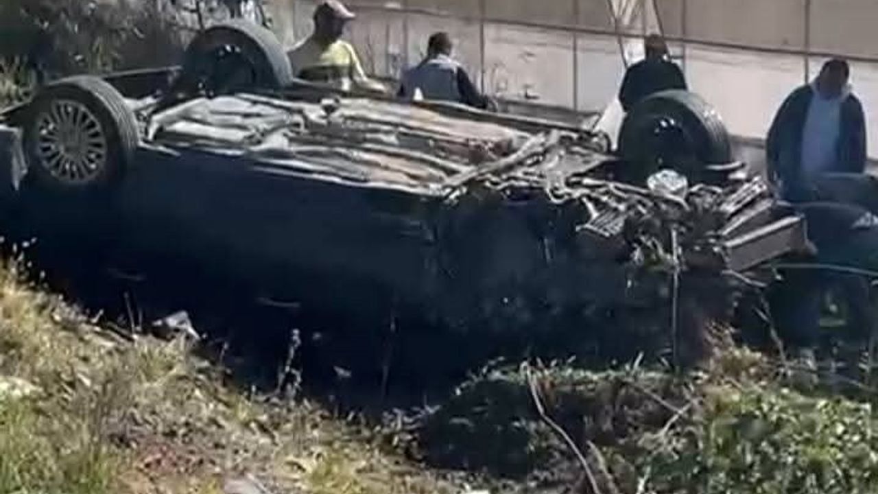 Burdur’da 2 otomobil kafa kafaya çarpıştı: 3 yaralı