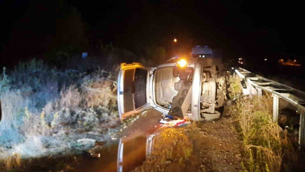 Burdur’da hafif ticari araç devrildi: 1 ölü