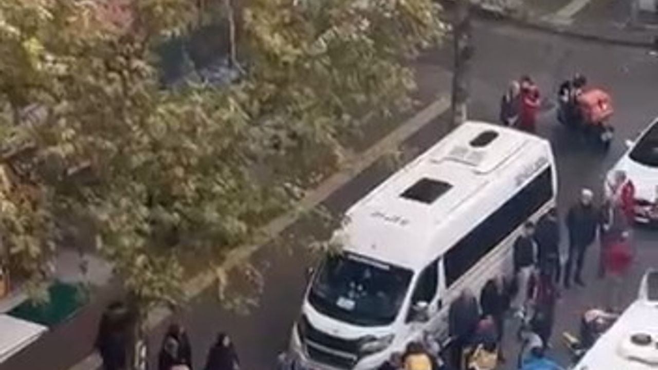 Bursa’da kaygan yolda dengesini kaybeden kurye düştü