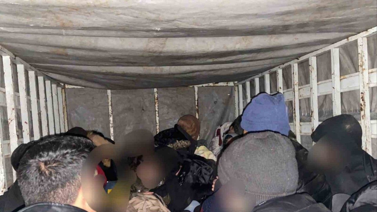 Çanakkale’de göçmen kaçakçılığı operasyonu: 4 organizatör ile 75 kaçak göçmen yakalandı