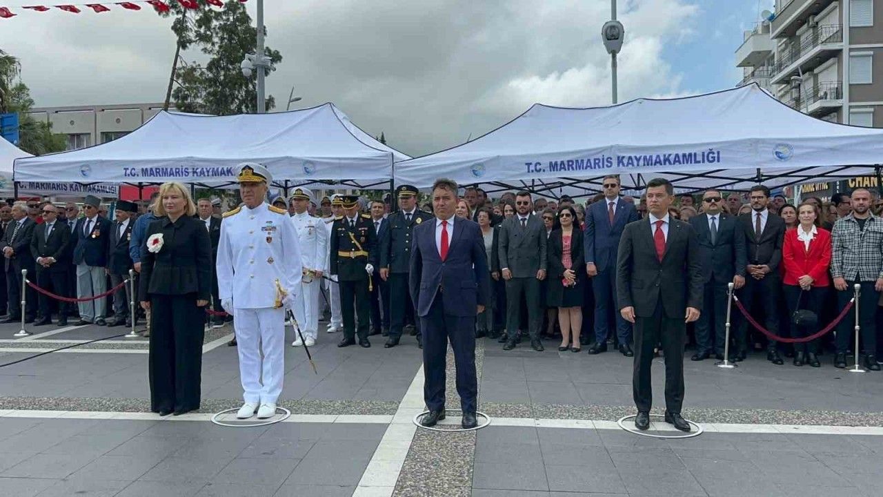 Cumhuriyetin 102. Yıldönümü Marmaris’te çelenk sunma töreni ile başladı