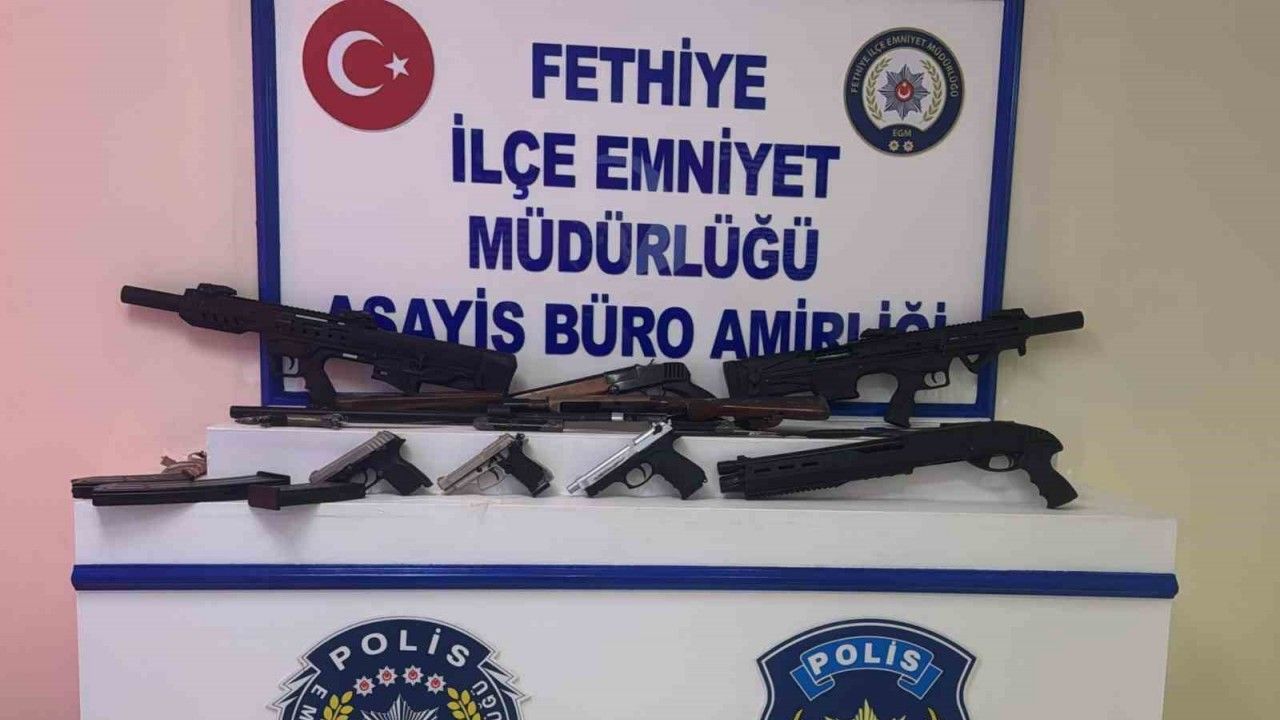 Fethiye’de şüpheli çantadan silah çıktı