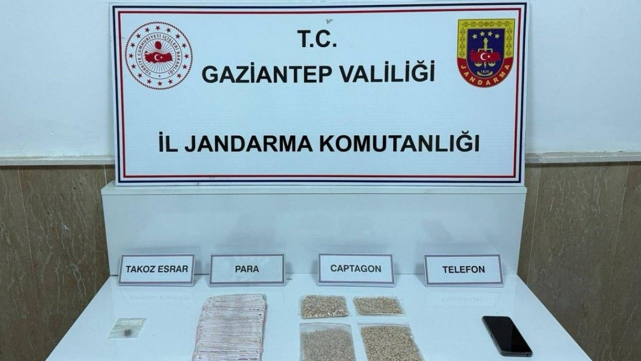 Gaziantep’te 4 bin 587 adet captagon hap ele geçirildi: 4 şahıs tutuklandı