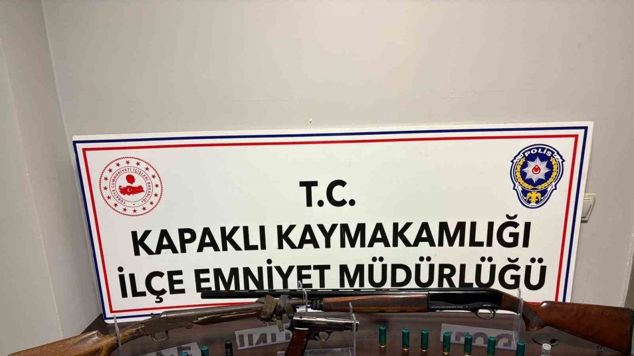 Kapaklı’da arama yapılan evde ruhsatsız tabanca ve 2 av tüfeği ele geçirildi