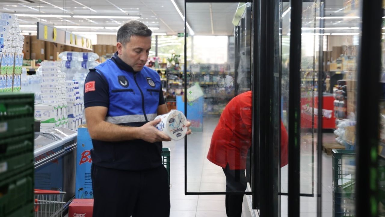 Kartepe’deki marketlerde son kullanma tarihi ve fiyat etiketi denetimi