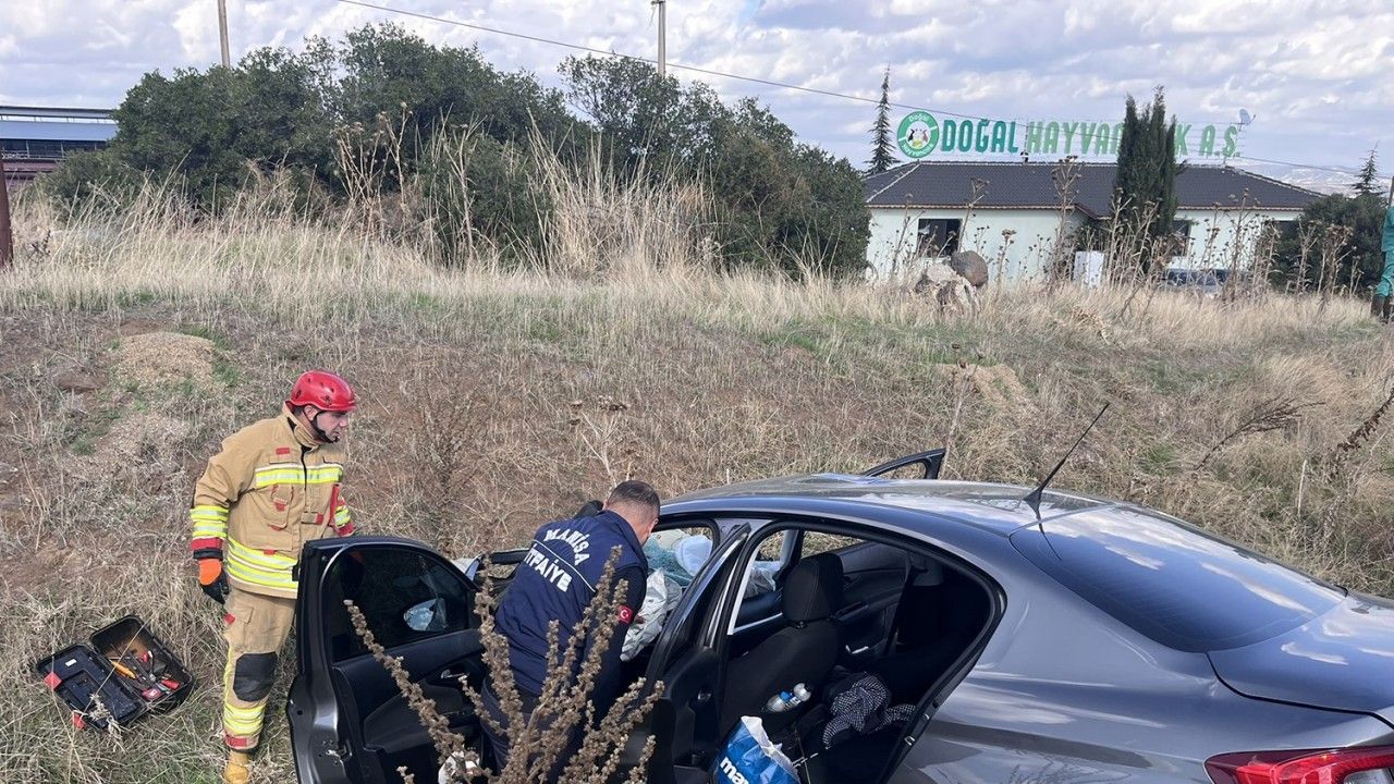 Kula’da otomobil tıra arkadan çarptı:1 yaralı