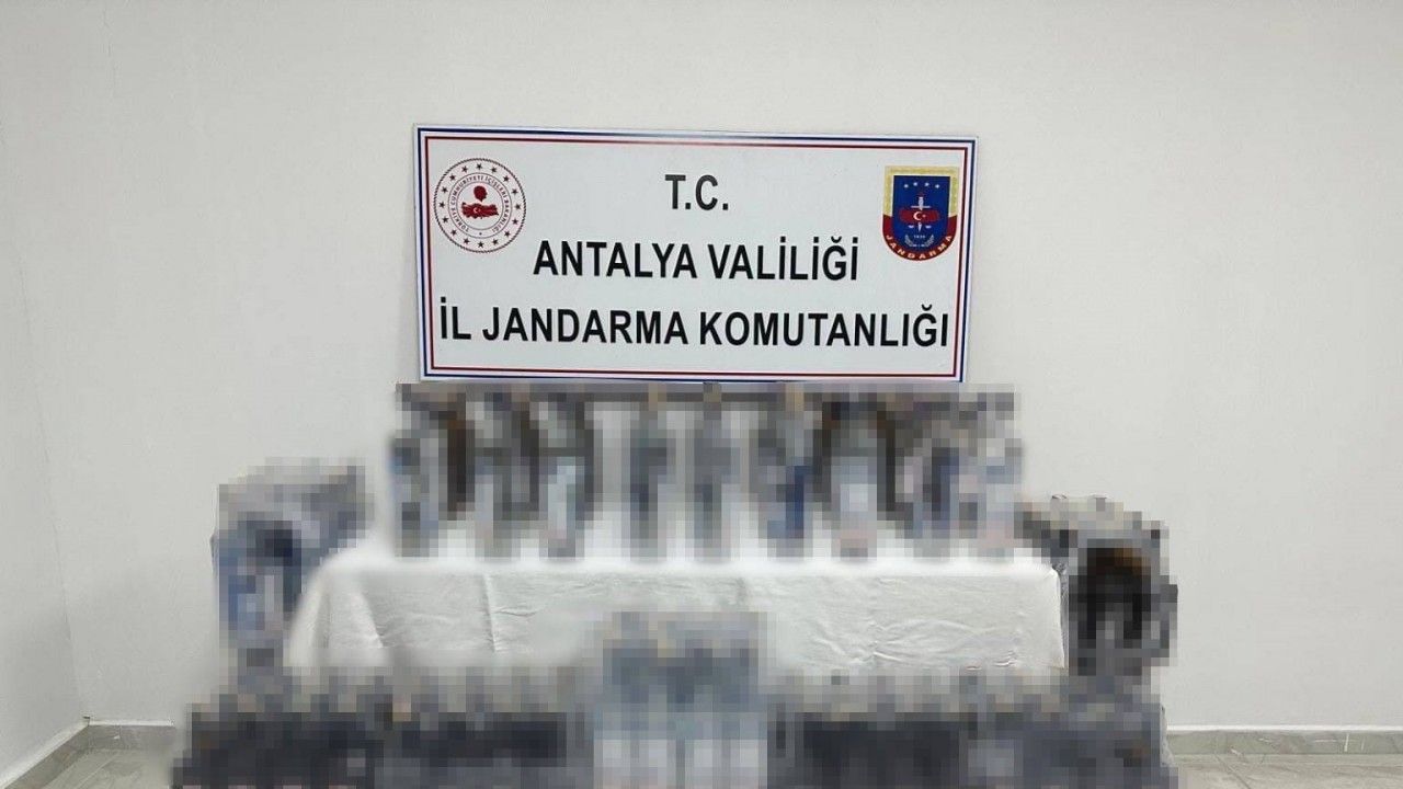 Manavgat’ta durdurulan araçtan 400 litre kaçak ve sahte içki ele geçirildi