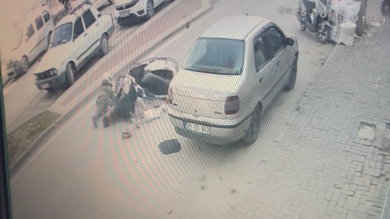 Bursa'da motosiklet yayaya çarptı: 2 yaralı