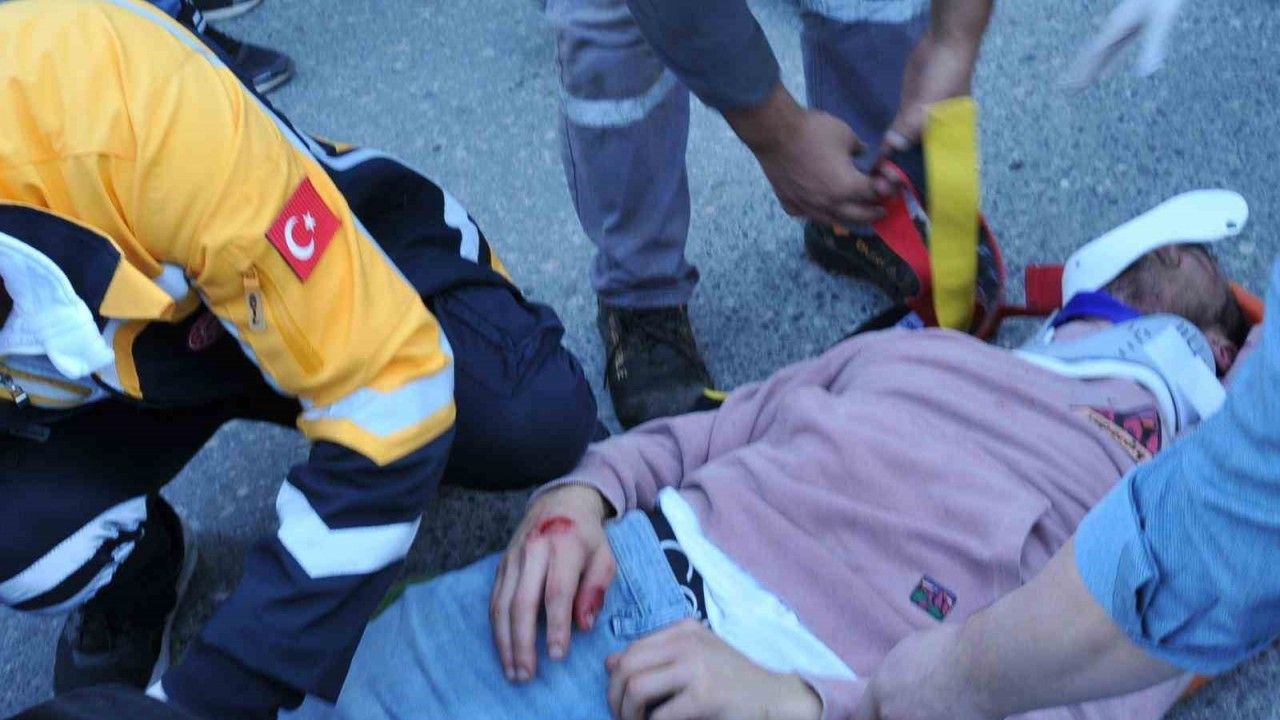 Sakarya’da pikap ile motosiklet çarpıştı: 1 yaralı