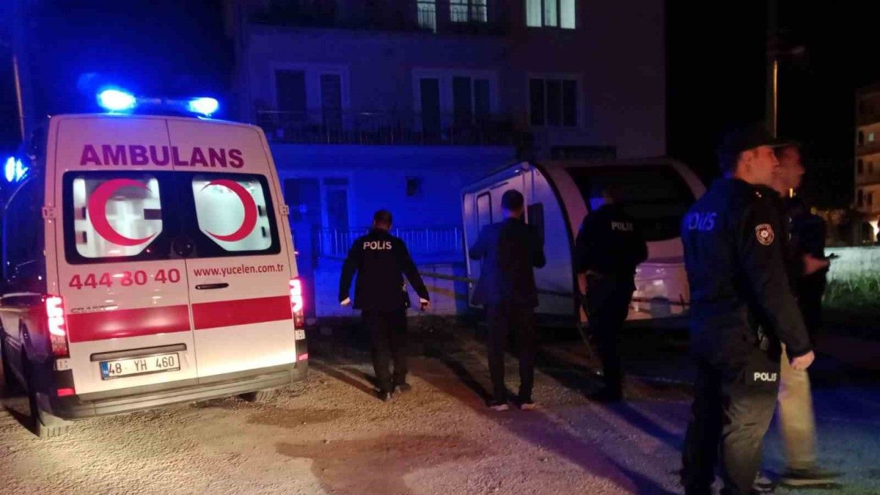 Sokak ortasında silahla başından vurulmuş halde bulundu