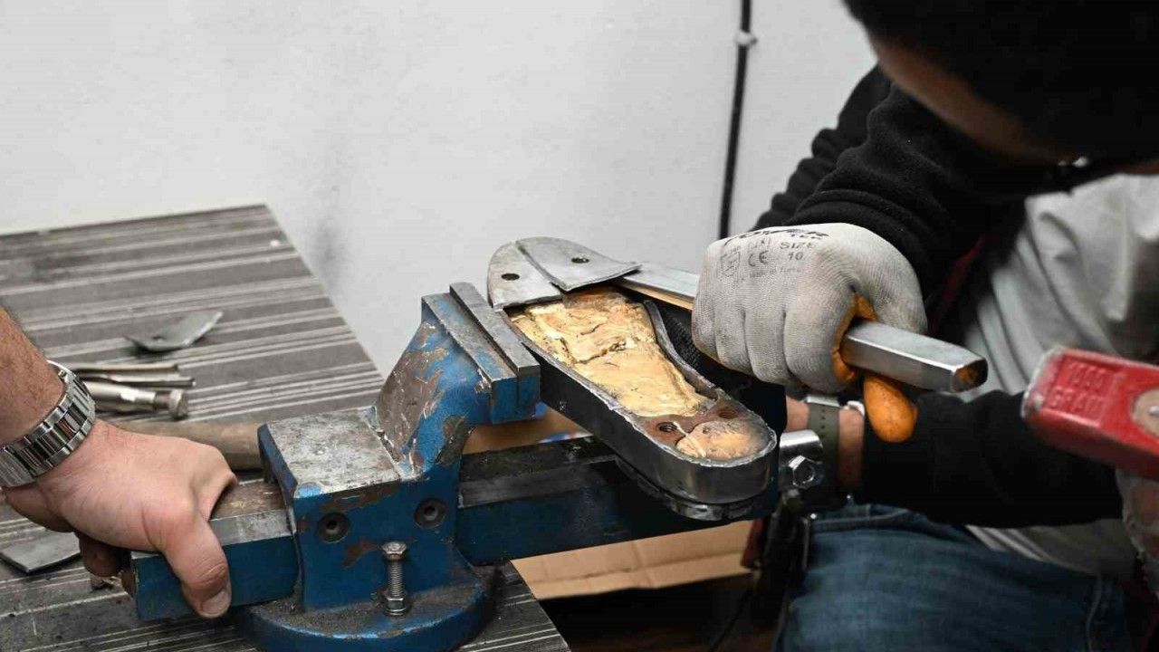 Takside 21 kilo 506 gram kaçak altın ele geçirildi: 1 tutuklama