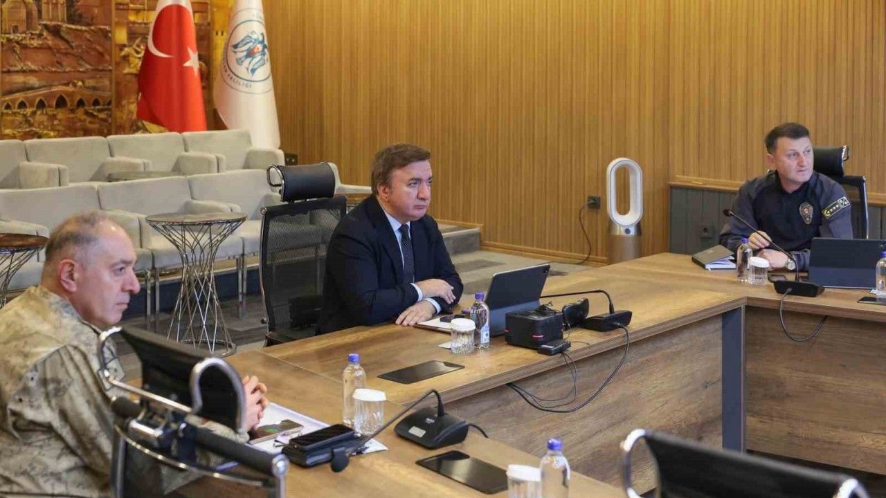 Vali Aydoğdu, İçişleri Bakanı Yerlikaya’nın başkanlığındaki VKS toplantısına katıldı
