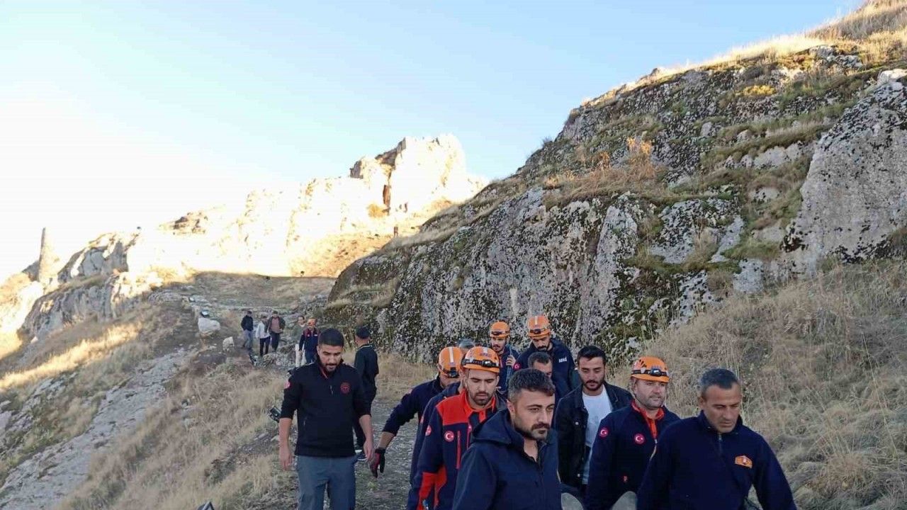 Van Kalesi’nden düşen kişi ağır yaralandı