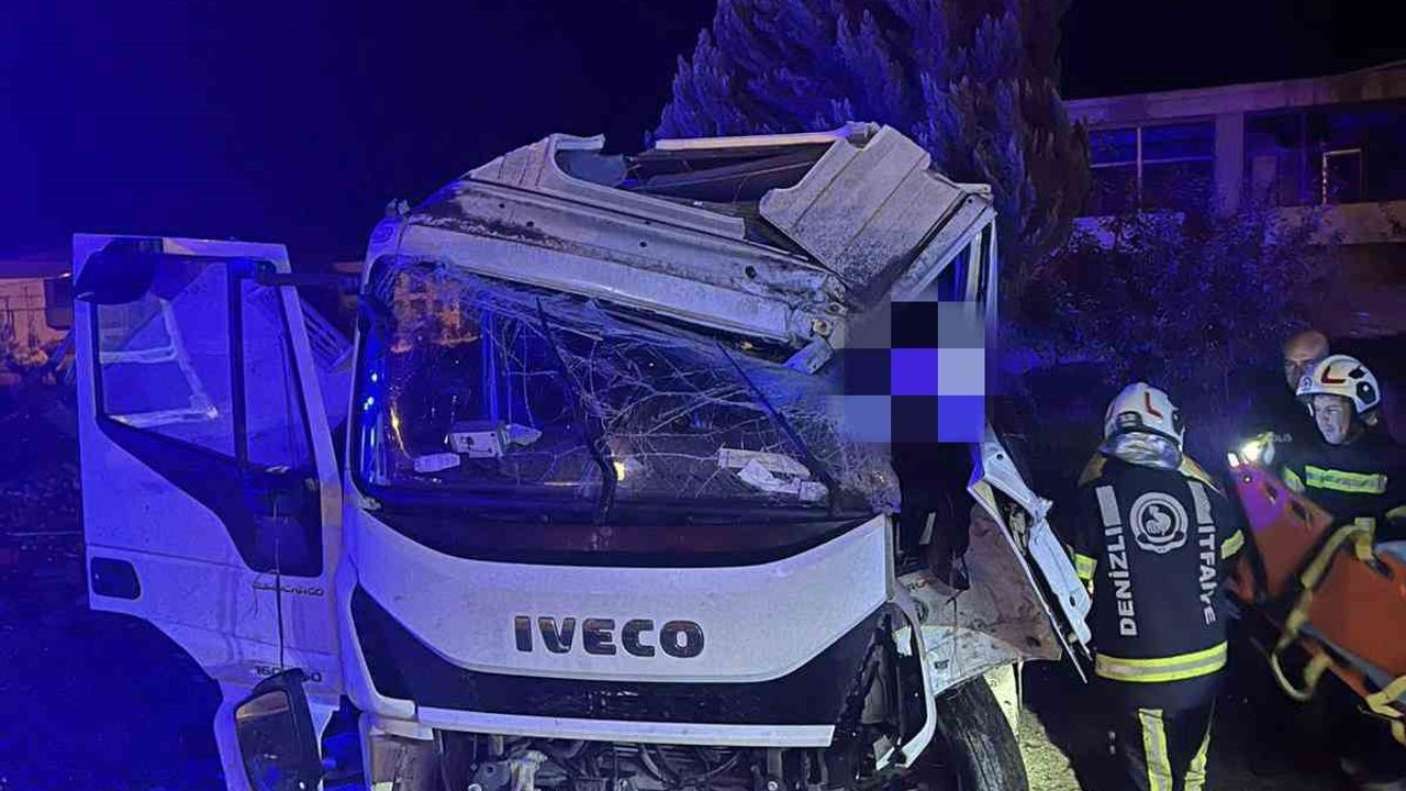 Yağışta yoldan çıkan kamyonet sürücüsü yaralandı