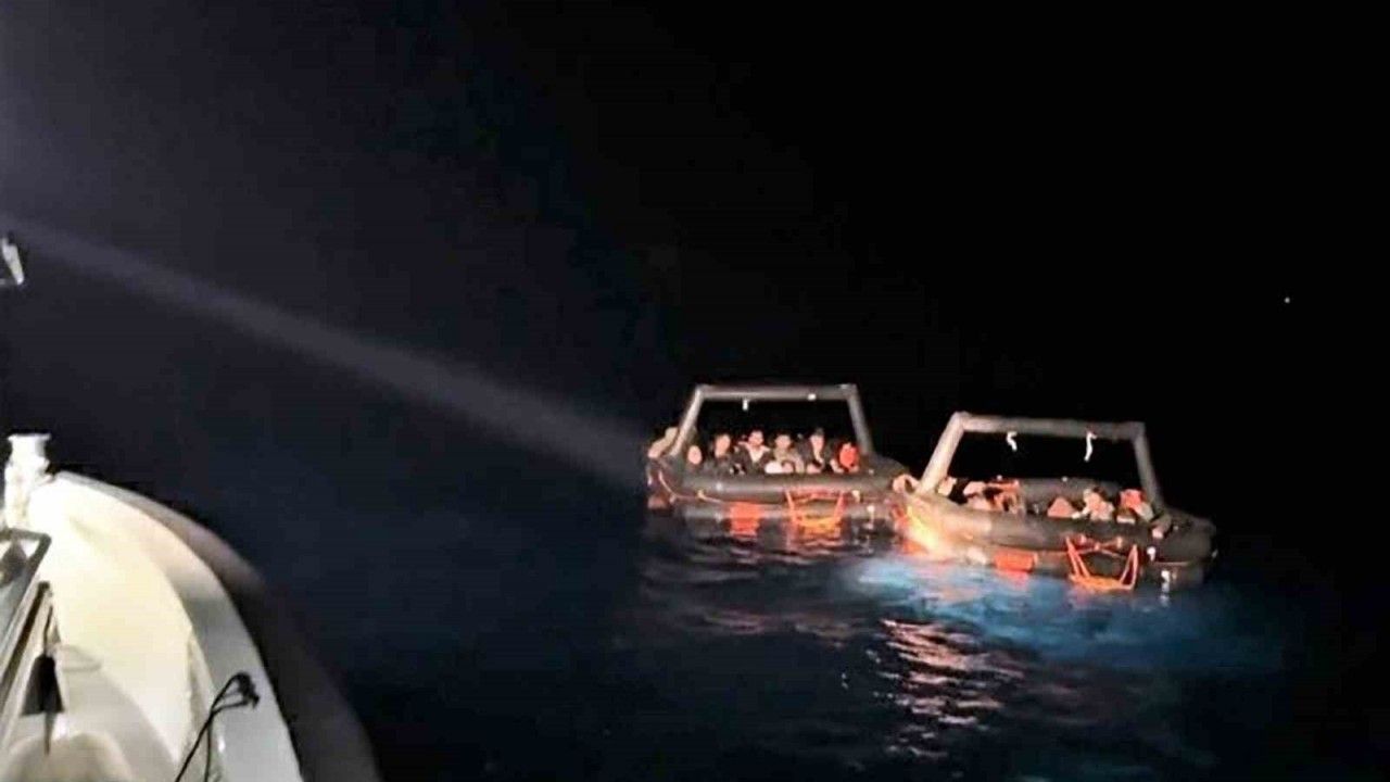 Yunanistan 32 düzensiz göçmeni Türk karasularına geri itti