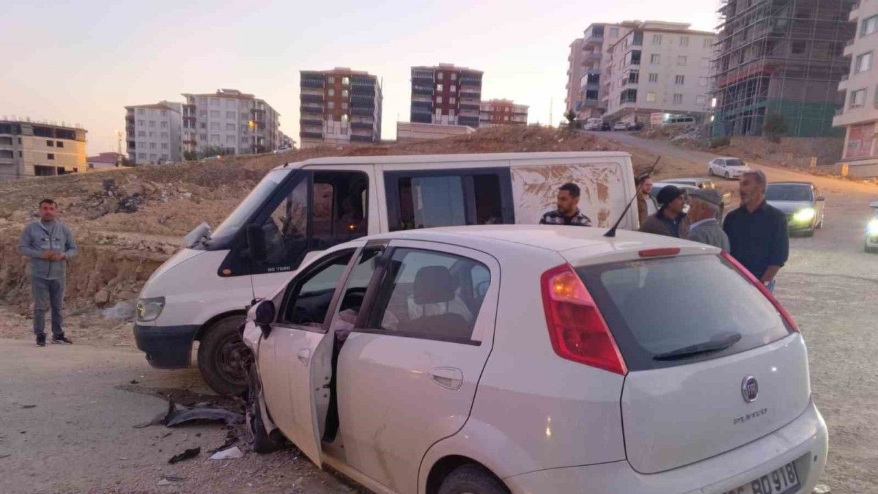 Zincirleme trafik kazasında 5 kişi yaralandı