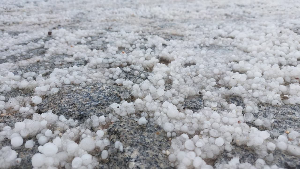 Bursa’nın Harmancık ilçesinde şiddetli dolu yağışı etkili oldu