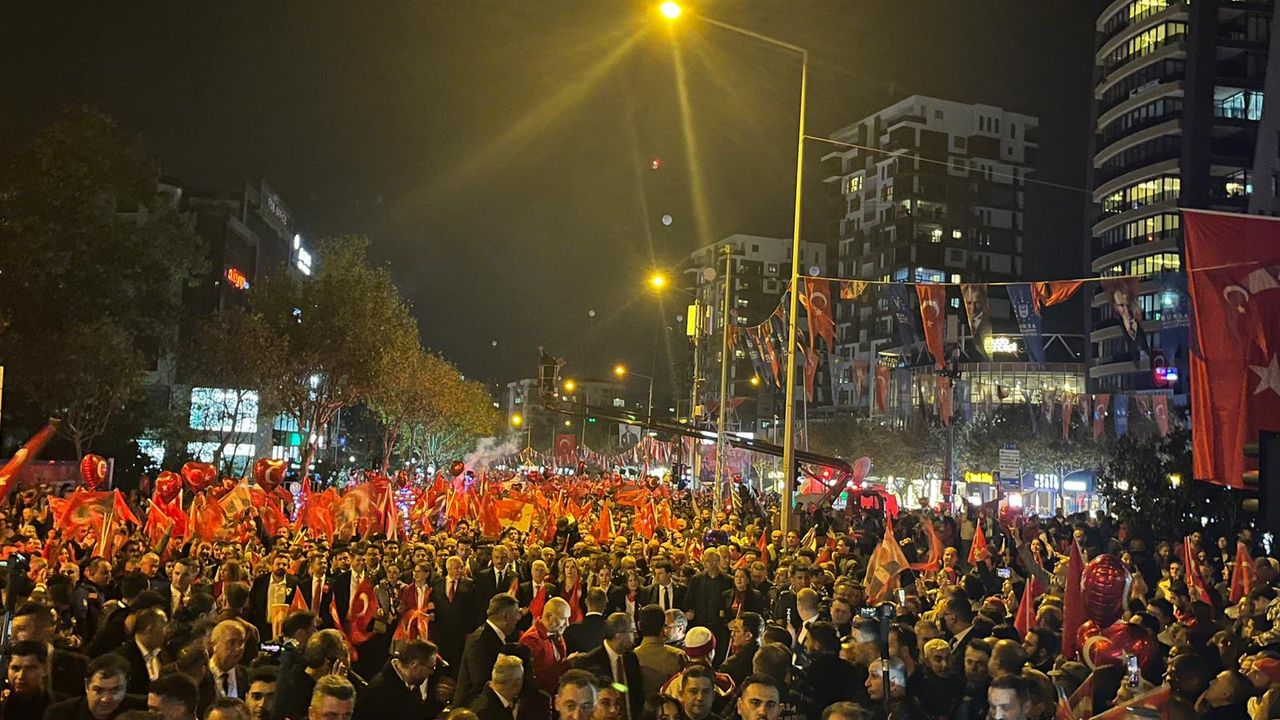 Bursa Cumhuriyet için yürüdü