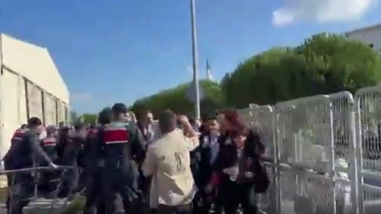 Jandarmadan İmamoğlu davasını izlemeye gelenlere engelleme - Bursa Saati  Gazetesi