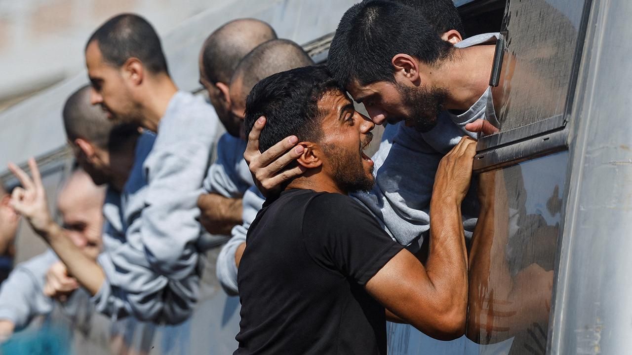 Filistinli esirler şiddet, aç bırakılma ve tıbbi ihmale maruz kalıyor