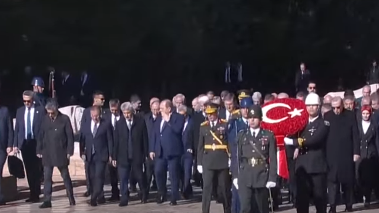 Devlet erkanı Ata'nın huzurunda