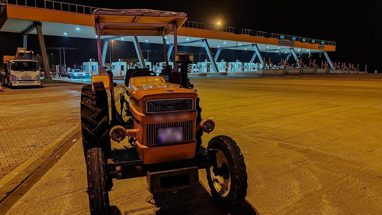 Bursa'da otoyolda traktörle seyir eden sürücüye ceza